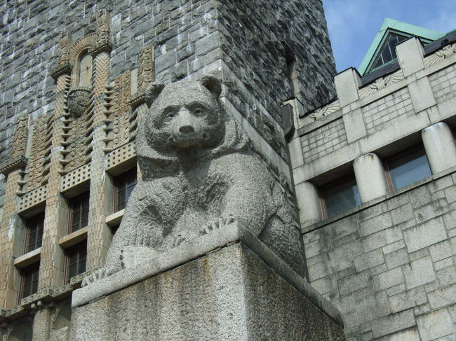 国立博物館の前にいたクマさん。