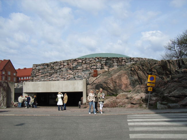 こんな石造りの教会なんて不思議。