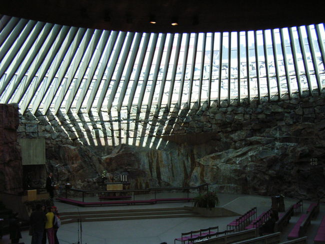 ほんとに中も石がむき出しになっている。