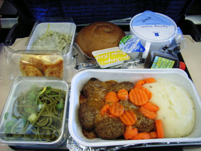 ヘルシンキから成田へ向かう機内食。