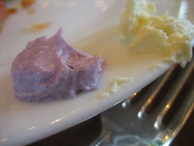 パインバターと紅イモジャムが美味しかった♪