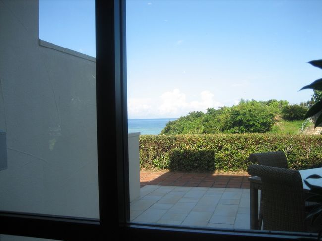 レストランからも海が望めます。<br /><br />今日も泳ごう！と、チェックアウトぎりぎりまで<br />ビーチにでることにしました！