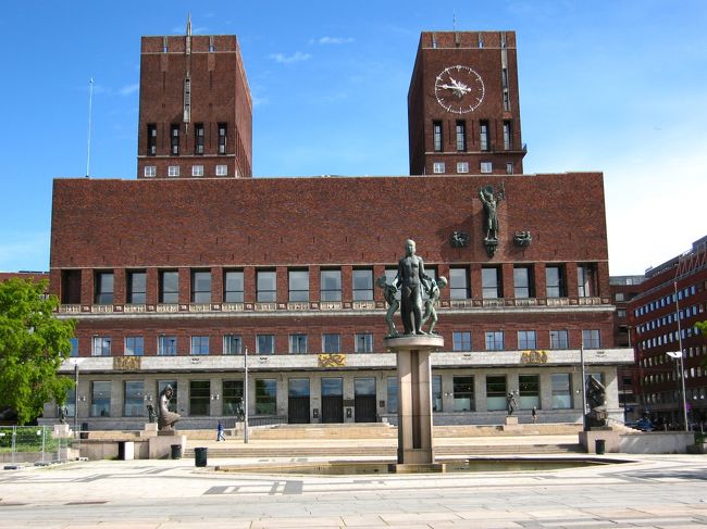 オスロの市庁舎です、港側の入り口から入って２階に、職員の人達が使っているレストランがお勧めです。