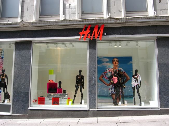 街中のお店は、Ｈ＆Ｍです。