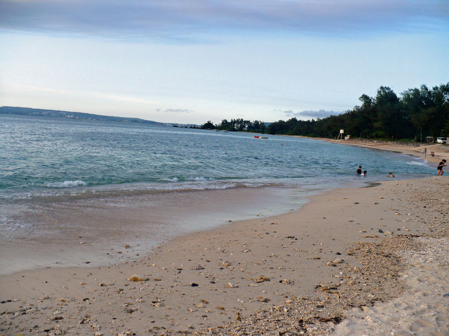 名護市民ビーチ？それとも幸喜ビーチ？<br />このあたりはイマイチビーチの名前がよく分かりませんでしたが、サンコーストホテル前のビーチは綺麗で静か。<br />シャワーやトイレの設備も整っていて穴場ビーチかも。