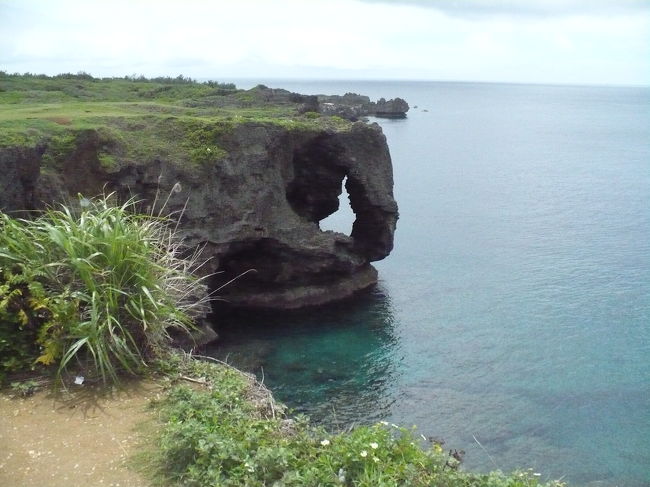 水深が浅くなりすぎる為　２本目は場所を移動しました。<br /><br />万座毛の「ホーシュ」<br />この近くにあるポイントですけど、写真を見るとよく分かりますが、この干潮具合。悲しいほど岩場が露出しちゃってますね。
