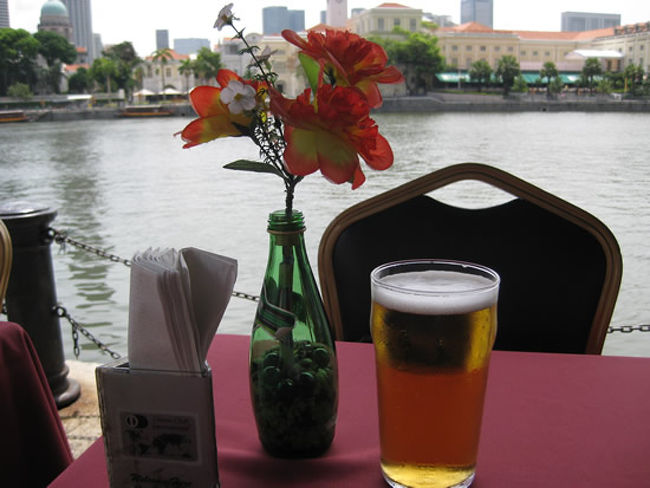 1人ランチです。<br />まずは、ビールで喉を潤しましょう♪