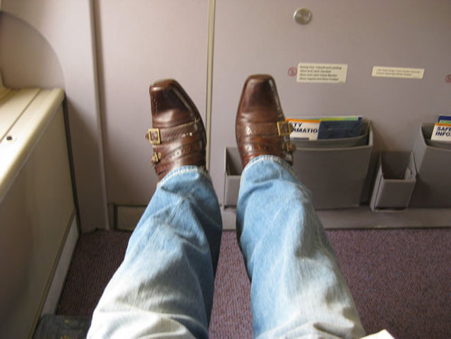 足元はかなり広いです。