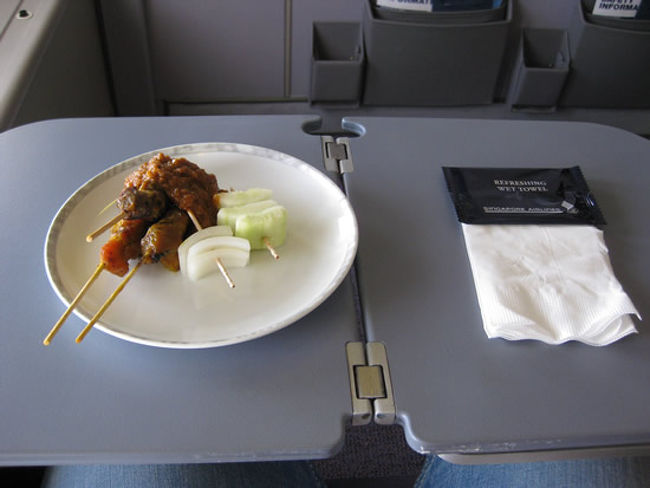 シンガポール航空おなじみの「サテー」です。