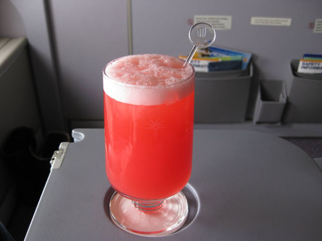 初めてシンガポール航空に乗った記念に、シンガポールスリング。<br />ベタですねぇ〜(笑)