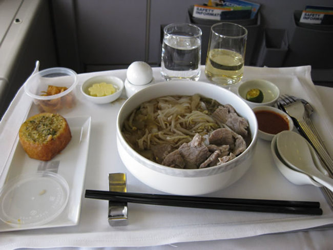 ■メインディッシュ<br />シンガポール風ビーフ・ヌードルスープ