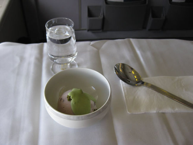 ■デザート<br />和風あずきアイスクリーム 抹茶ソース添え