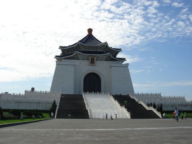 それにしても、今回の台北は天気が良いです。<br />いままでこんな青空、見たことなかったです。