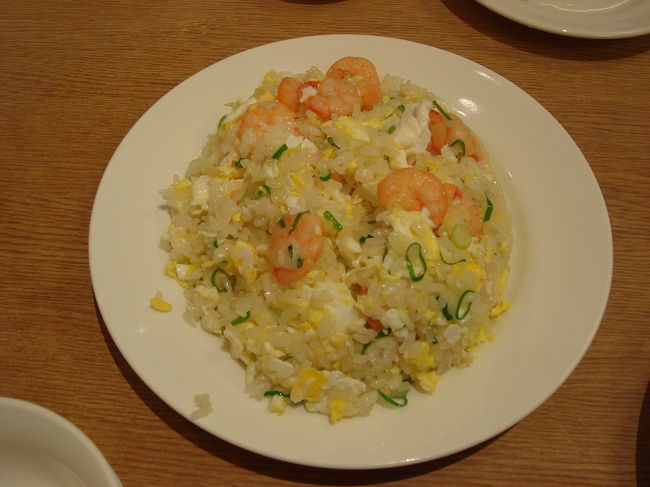 これも絶品なんですよね〜。エビチャーハン。<br /><br />近所の中華屋でこれがあったら、週に５回は食べるな〜。<br /><br />加油！（頑張れ！）チャイナ六国。