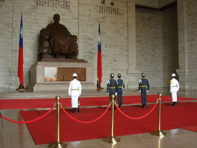 とても厳かで、孤独で、神聖で………。<br /><br />一見の価値ありです。