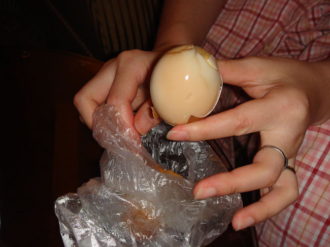 これはコンビニで買った「茶卵」。