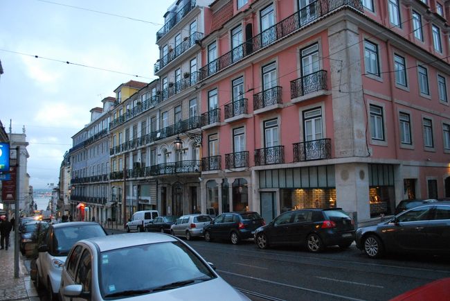 パステル調の壁。