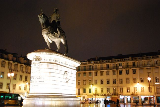 フィゲイラ広場。<br />ここは、少し危ない気がしました。<br />人も少し少なかったですし。<br />一人旅なので、そそくさと退散。