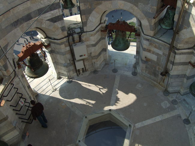 斜塔の鐘楼部分。