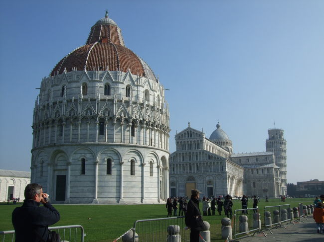 名残惜しみながらも、ピサを後にしました。<br /><br />次はフィレンツェへ向かいます！