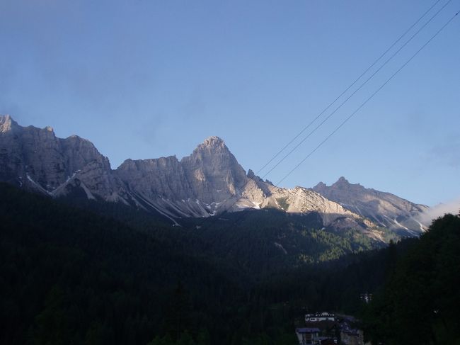 山に陽が差してきました<br />午前７時半