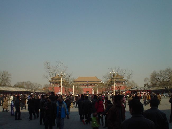 故宮の中はこんな感じ。<br /><br /><br />人も多く。<br /><br /><br />外国人も多い。<br /><br /><br />そんなイメージです。