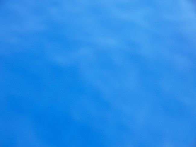 翌朝の海です。波の無い鏡のように静かな海です。