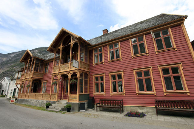 ラールダールからバスでヴォスの町に。<br />20分近くずっとトンネルの中で、これは一体何kmあるんだとびっくり。<br />ということで、ヴィス編に。