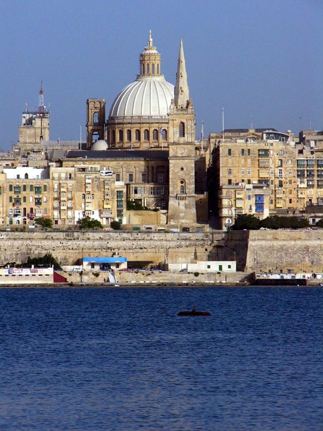 スリーマから見るヴェレッタの旧市街も奇麗です。夕方のこの時間がこちら側からの眺めが良さそうです。