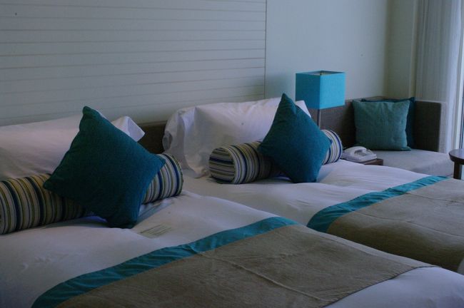 今日はこのベッド２つを独り占め。<br />ふふふ。<br />どっちで寝よう。<br /><br />ここを一人で使うのは、かなり贅沢ですね。<br />ありがとうございます。<br /><br />結局、小市民なので海側のベッドでこじんまり寝ました。<br />