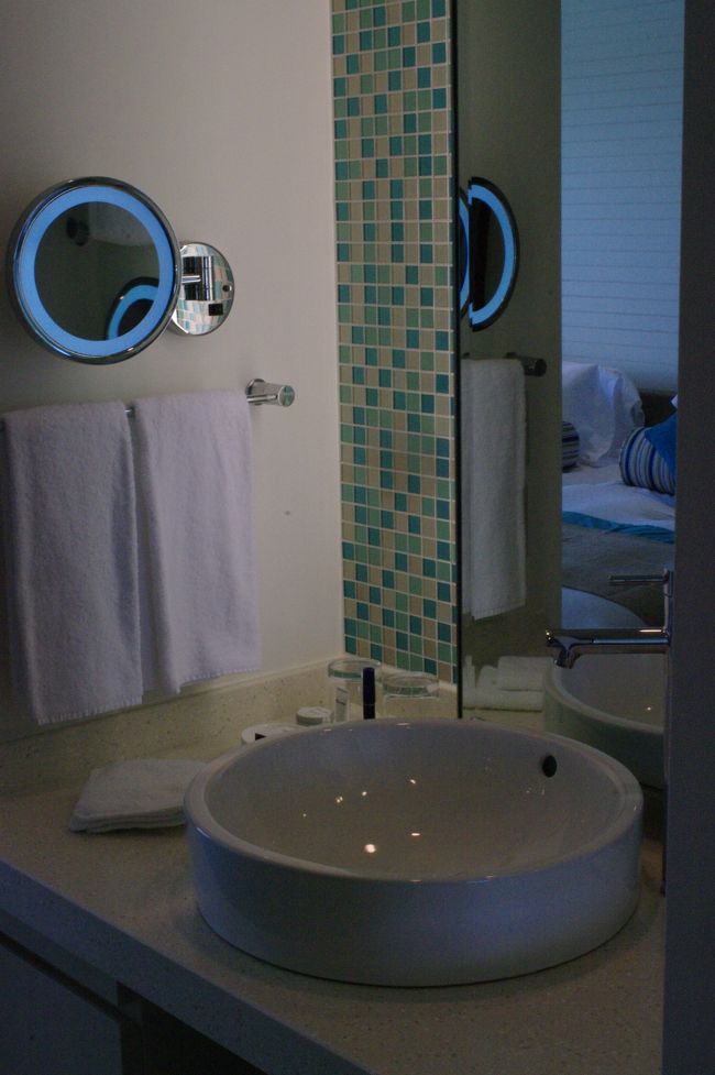 洗面台もおしゃれです。<br />アメニティも充実で、日焼け後用のミストスプレーがあるなど、いわゆる「痒いところに手が届く」サービス。<br />ホスピタリティの高さを感じます。<br /><br />