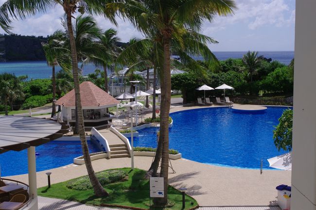 プールはホテルをでてすぐにあります。<br /><br />ちなみに、ダイビング練習用のプールは別にあるので安心です。<br />