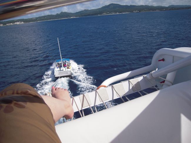 私の足。<br /><br />どんどん船から離れていきます。