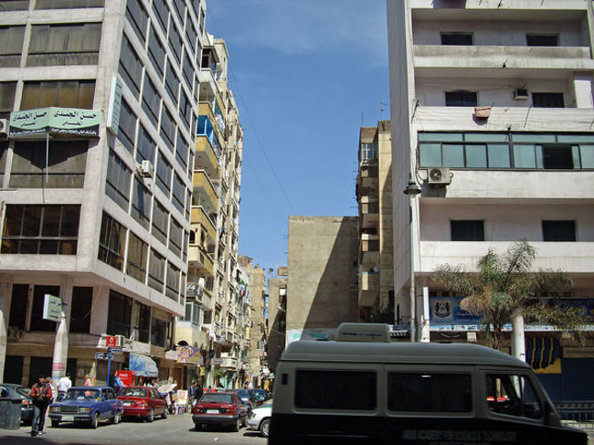 客船ターミナルを出ると・・・・<br />タクシーや馬車の客引きがうるさい。<br />毅然と断りつつも、ちょっとびくびくしながら歩く私(笑)