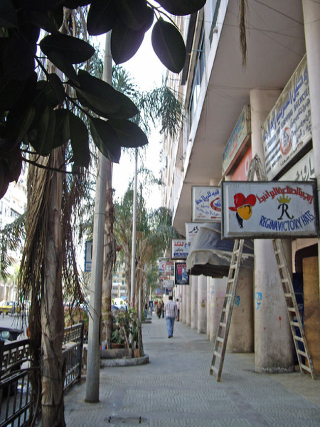 看板の文字がよくわからないけれど・・・・<br />初めての土地ってうきうきする。