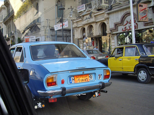 客船ターミナル内にいたタクシーと交渉し、目的のレストランまで往復5US$で乗せてもらえるとに。<br /><br />タクシー2台の片方は、ちょっと怖い運転だったらしいけれど。<br />