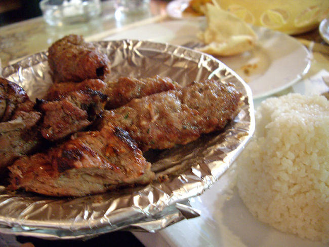 お肉チームのシシカバブ。<br /><br />この一皿が一人前。<br />けっこうなボリューム！！！