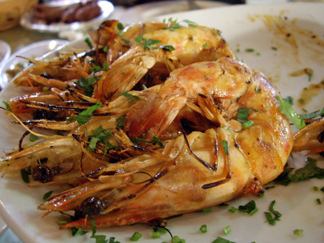 海老はガーリックを利かせて。<br /><br />これで、一人２０００円ぐらい。<br />どうやらシーフードがいいお値段するそうです。<br />本当はもっと安く食べられるらしい。<br />