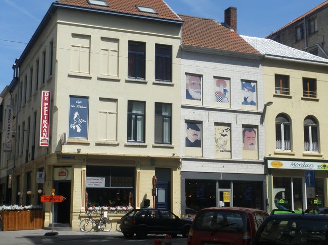 窓に人の顔が描かれています。<br />誰なんでしょうか。