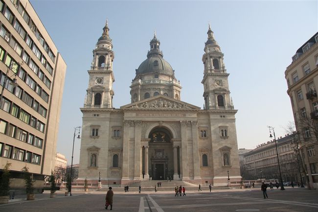 こちらが聖イシュトヴァーン大聖堂の正面。