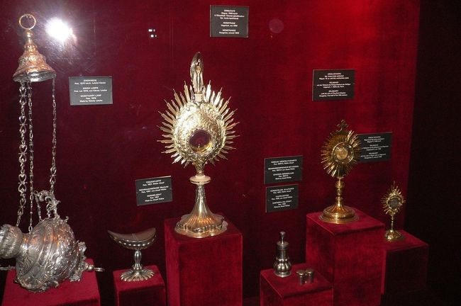 聖イシュトヴァーン大聖堂内にあるハンガリー王朝の宝物。