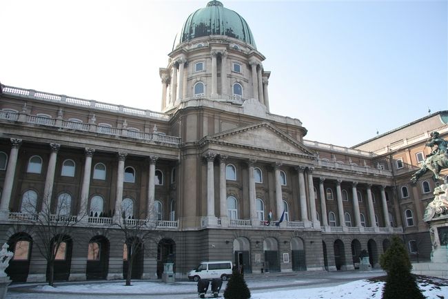 王宮内にある国立美術館。