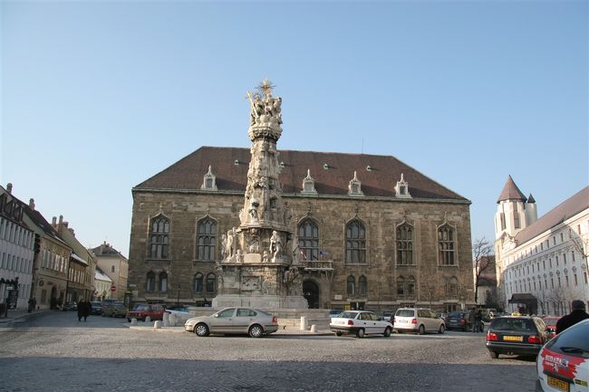 三位一体の像の近影。