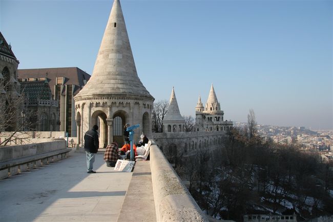 漁夫の砦、眺めが良く多くの観光客が記念撮影してました。