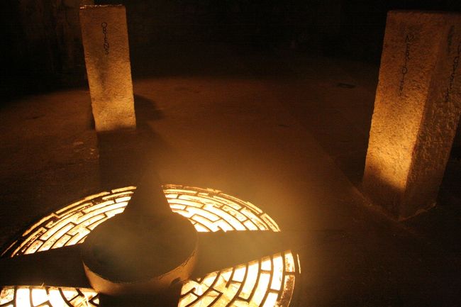 地下迷宮内、外との気温差が激しくカメラが始め結露して動かなくなってしまいました。日本から持っていったカイロで温めて結露をなくしました。