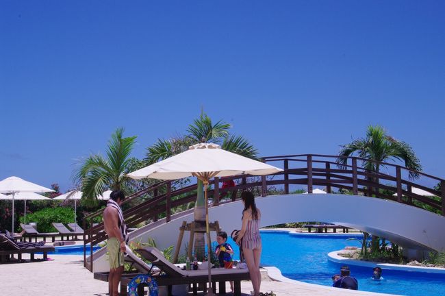 プールも気持ちよさそうだったんですが、結局入れず。<br /><br />ここにはスライダーもありました。