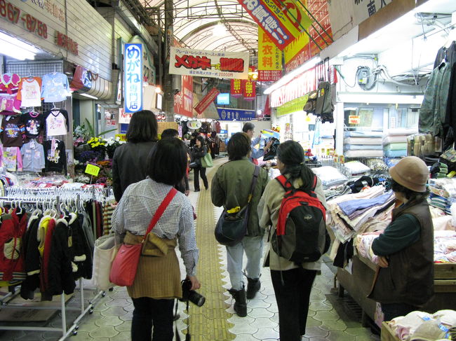 公設市場の通り