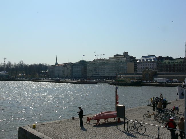 こちらの港からスオメンリンナへ。