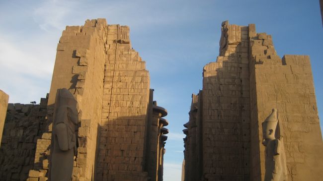 ラムセス２世の立像