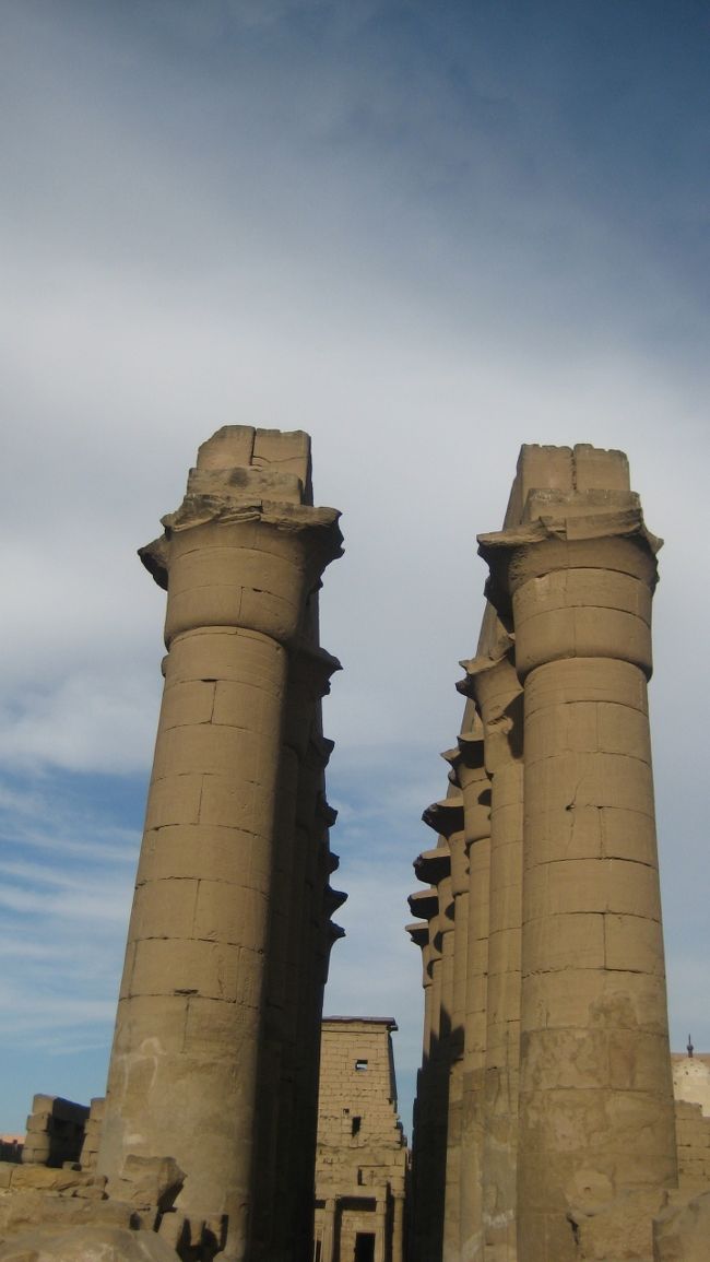 オペト祭り：<br />アメン神の家族　神々の女王ラーの目である妻のムゥト、息子の月の神コンスに捧げられた<br />アメン神のお祝い